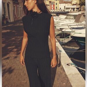 Zara women’s pleated top